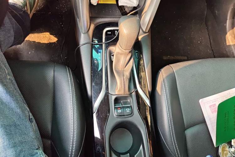 Used Toyota FRONTLANDER 2022 2.0L CVT Luxury PLUS Edition Gear Lever