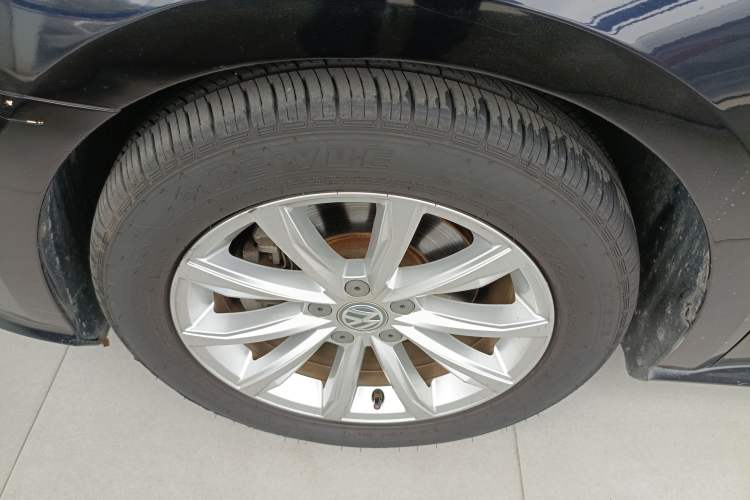 Used Volkswagen Passat 2017 330TSI DSG Luxury Edition Left Front Wheel Hub