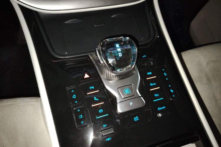 Used Denza D9 2024 DM-i 980 Four-Wheel Drive Prestige Model