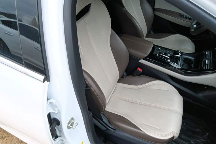 Used BYD Qin PLUS 2024 HONOR Edition DM-i 55KM Leading Model Right Front Seat