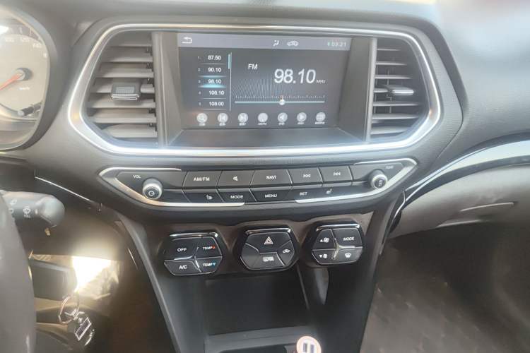 Used GAC Trumpchi GS4 2015 200T Manual Luxury Edition Audio And AC Panel