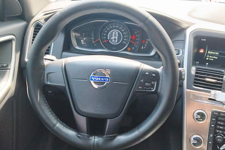 Used Volvo XC60 2015 T5 Smart Edition Steering Wheel