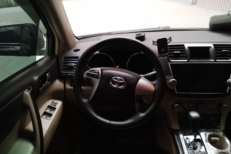 Used Toyota Highlander 2012 2.7L Two-Wheel Drive 5-Seater Sport Edition