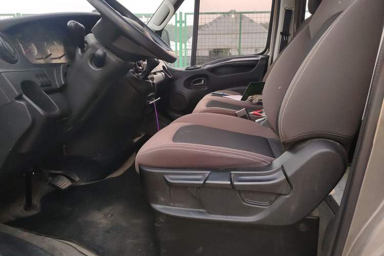 Used Iveco Eurocargo 2020 3.0T Automatic Chaorui Short Wheelbase Low-Roof F1C
