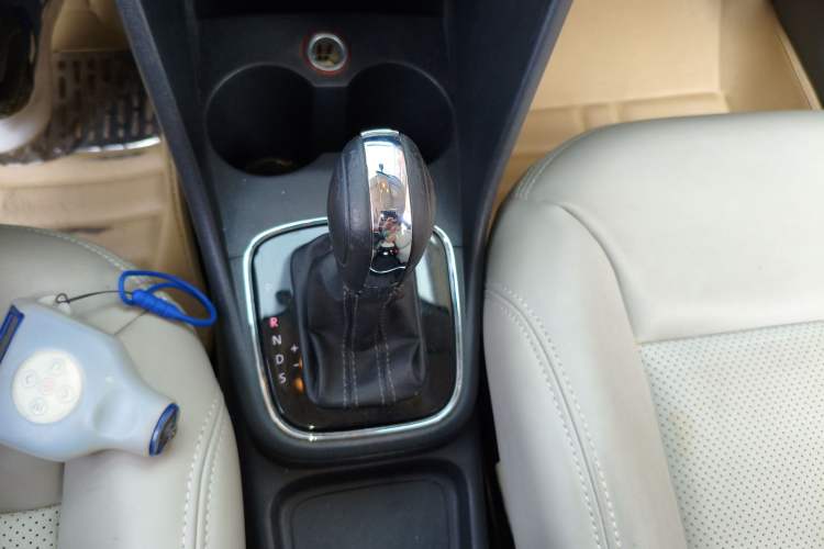 Used Volkswagen Polo 2014 1.6L Cross Polo Automatic Gear Lever