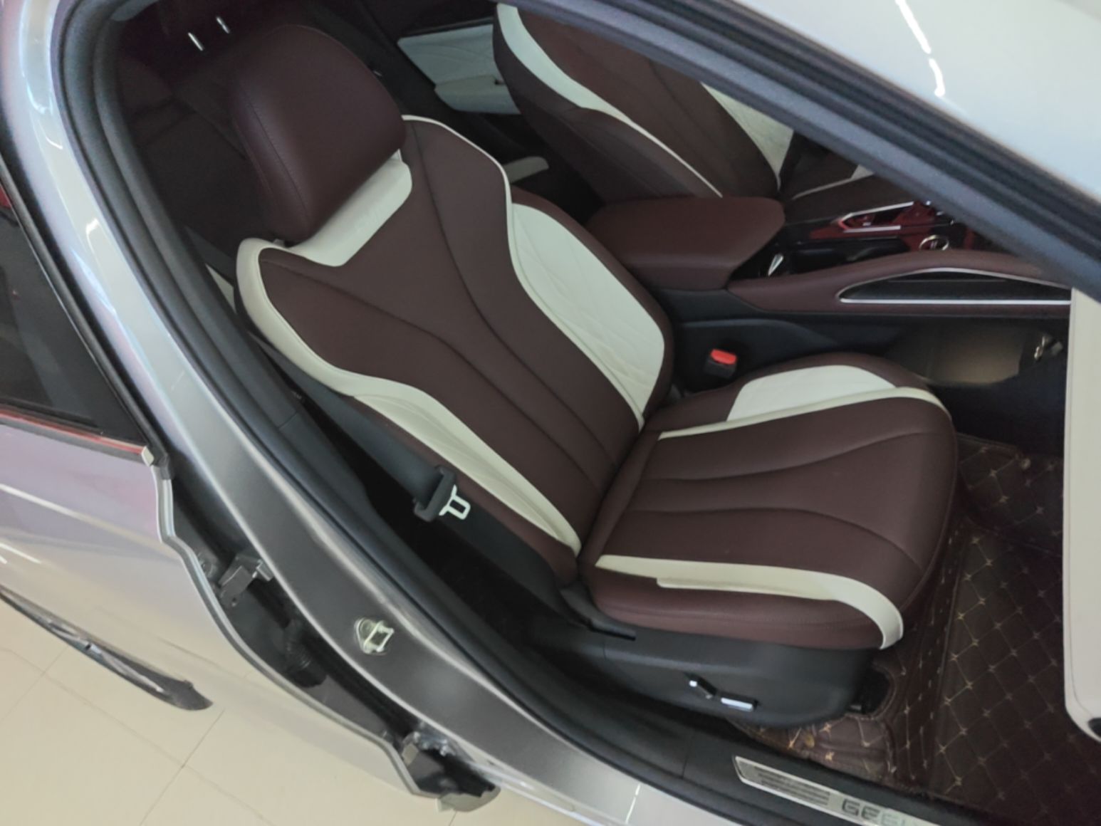 Geely Auto Monjaro L 2021 2.0TD DCT EVO Two-Wheel Drive Prestige Version — снимка 19