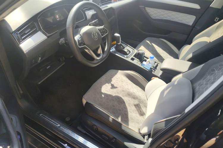 Used Volkswagen Magotan 2023 2 Million Units Commemorative Edition 330TSI DSG Luxury Version Left Front Seat