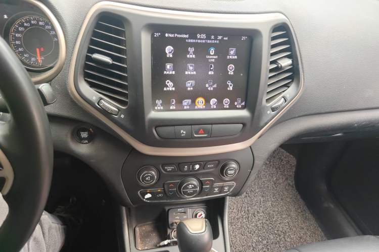 Used Jeep Cherokee 2017 2.4L Leading Smart Edition Audio And AC Panel