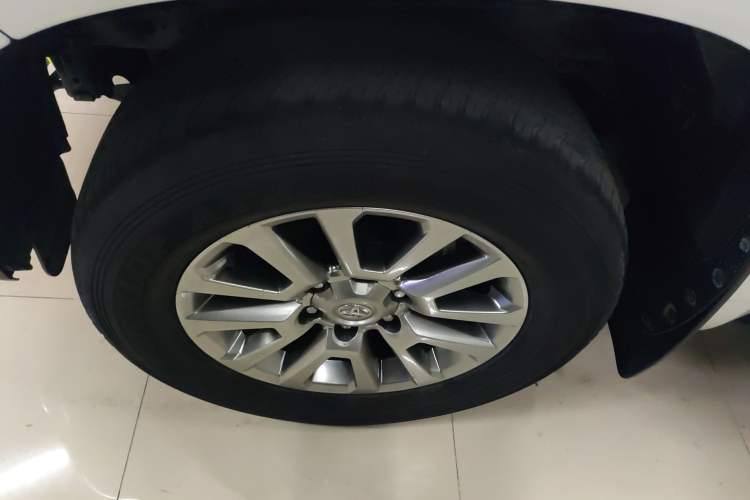 Used Toyota Prado 2018 3.5L Automatic SX Left Front Wheel Hub