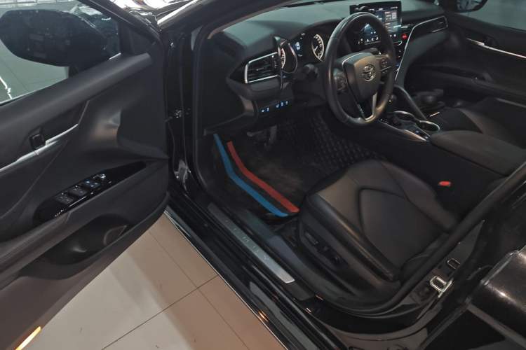 Used Toyota Camry 2023 2.0G Luxury Edition
