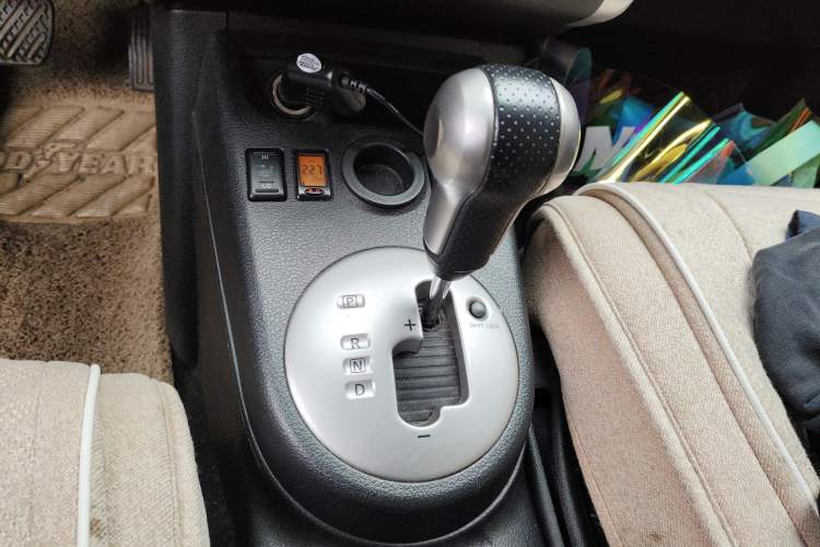 Used Dongfeng Fengdu MX6 2015 2.0L CVT Two-Wheel Drive Dream Edition
