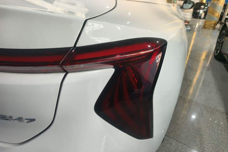 Used Hongqi EH7 2025 600 Smart Selection Edition
