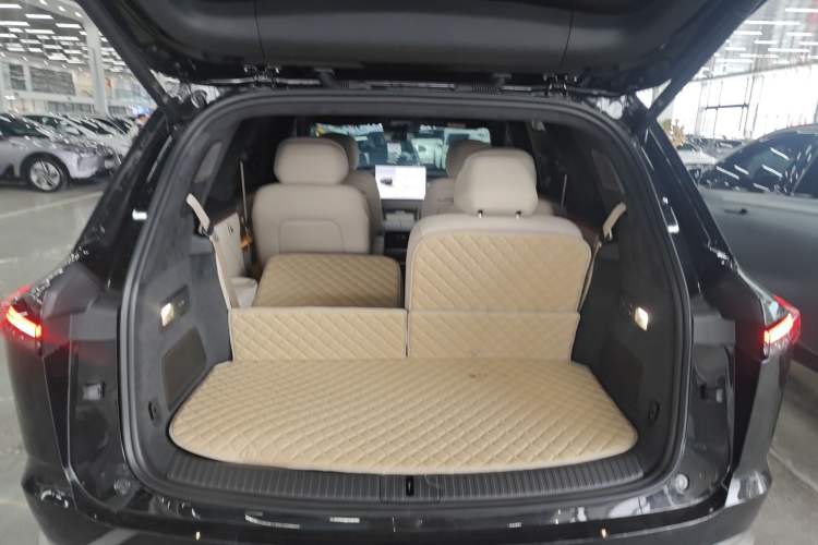 Used ONVO Luxeed L90 2025 Model—Max Six-Seater Version