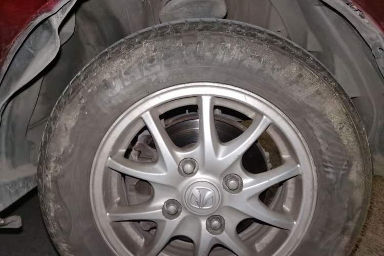 Used BAIC Weiwang M20 2014 1.5L Luxury Version BJ415B Right Front Wheel Hub