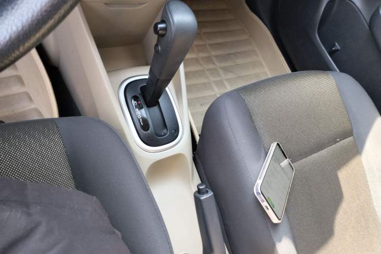 Used Venucia R50 2014 1.6L Automatic Splendid Edition