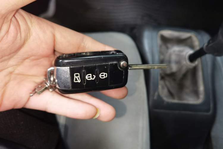 Used Wuling Rongguang 2011 1.2L Base Version
