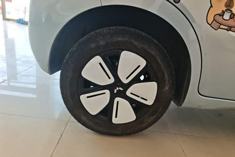 Used Wuling Hongguang MINIEV 2025 Four-Door Version Premium Edition Exterior 5