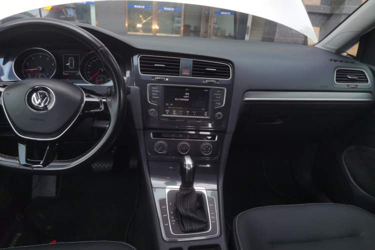 Used Volkswagen Golf 2017 230TSI Automatic Comfort Edition – Celebrating Milestone of One Million Units
