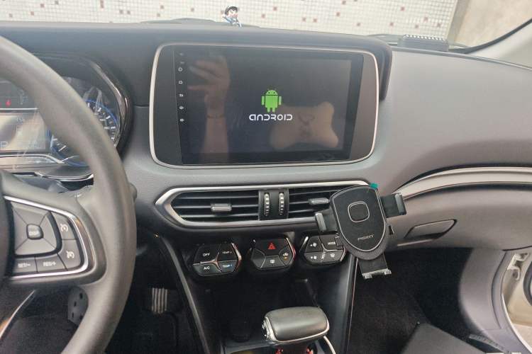 Used GAC Trumpchi GS4 2018 235T Automatic Two-Wheel Drive Elite Millionth Anniversary Edition Audio And AC Panel