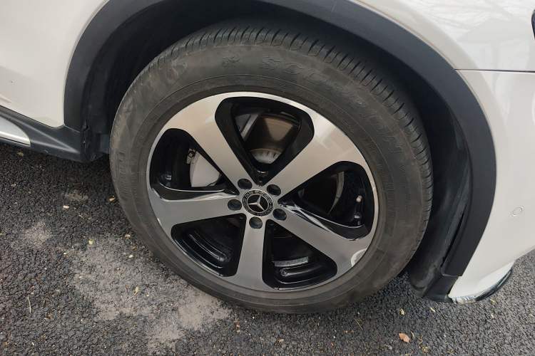 Used Mercedes-Benz GLC 2018 Facelift GLC 260 4MATIC Luxury Edition
