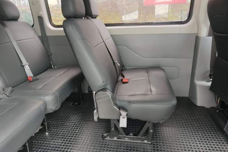 Used SAIC MAXUS Xintu V80 2024 Aotong Value Edition 6AMT Long Wheelbase Mid-Roof Model 127 Ps 6/7/8/9-Seater