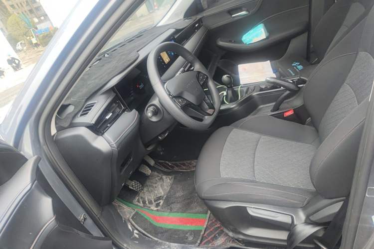 Used Roewe i5 2023 1.5L Manual Comfort Edition
