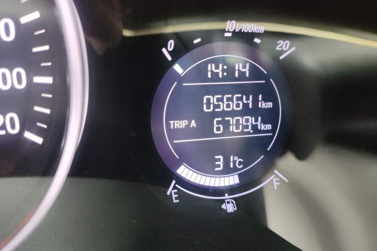Used Honda Vezel 2020 1.5L CVT Pioneer Edition Odometer Close Up