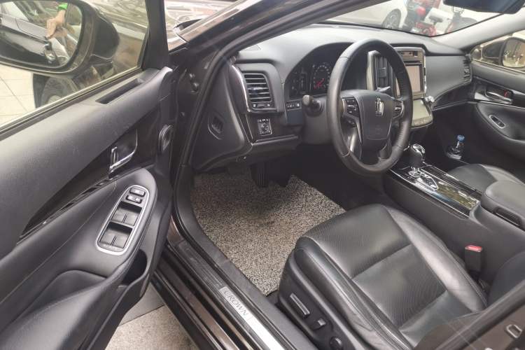 Used Toyota Crown 2015 2.0T Fashion Edition
