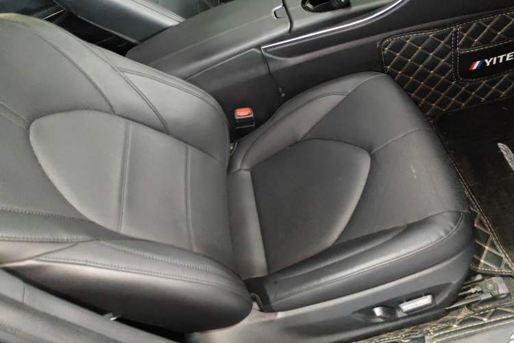 Used Toyota Avalon 2019 Dual-Engine 2.5L Luxury Edition China VI Standard