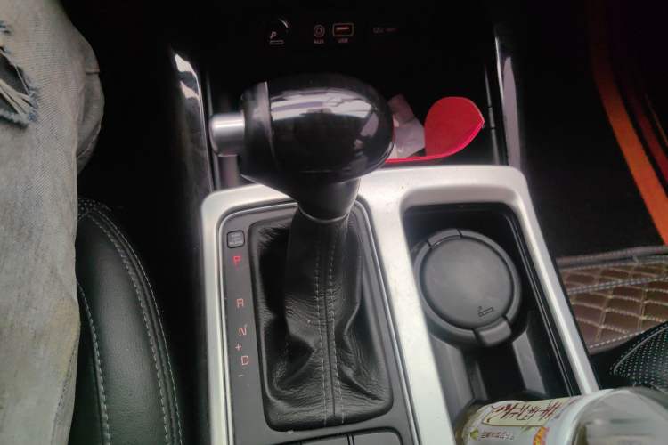 Used Kia Sorento 2015 Sorento L 2.4L Gasoline 4WD Elite Edition 7 Seats China IV Standard
