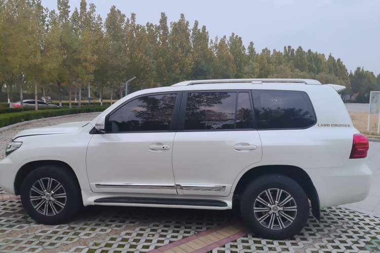 Used Toyota Land Cruiser 2015 4.0L 5-Seater Middle East Version
