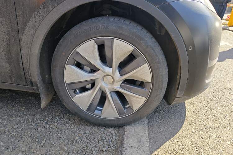 Used Tesla Model Y 2023 Long-Range All-Wheel-Drive Version
