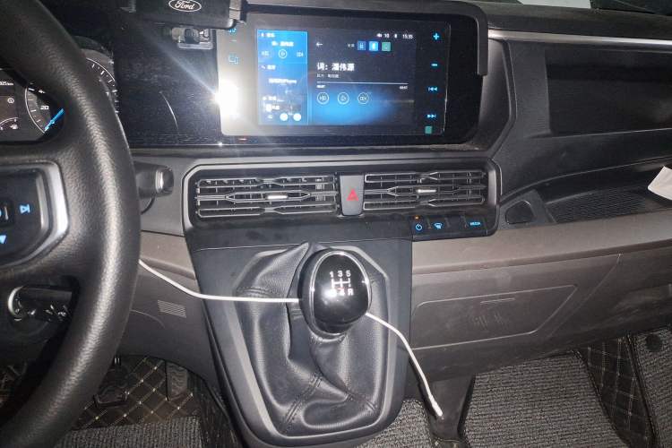 Used Ford Transit 2023 2.0T Diesel Manual Multifunction Commercial Vehicle Mid-axle Low-Roof Design 5/6 Seats Audio And AC Panel