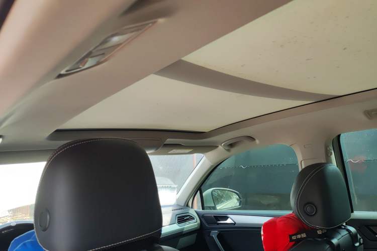 Used Volkswagen Tiguan L 2019 280TSI Automatic Two-Wheel Drive Panoramic Comfort Edition China V Standard Headliner