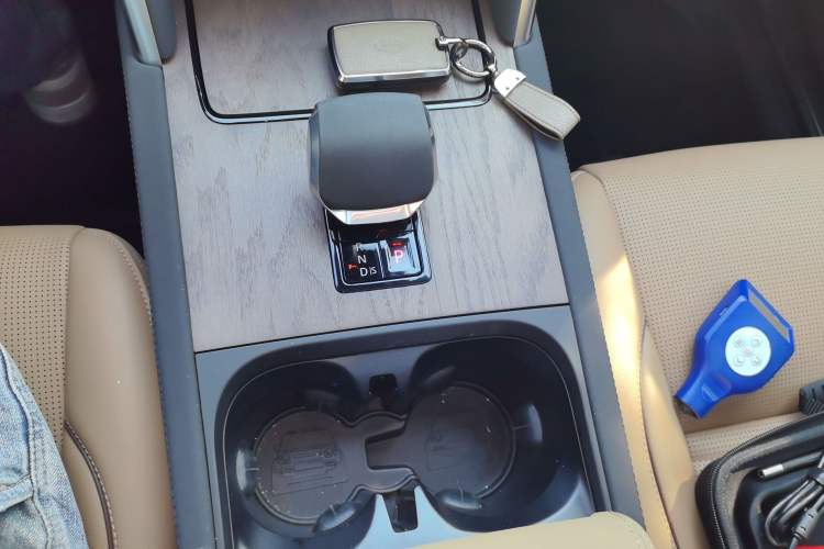 Used Land Rover Discovery Sport 2025 249 PS Performance Tech Edition Gear Lever