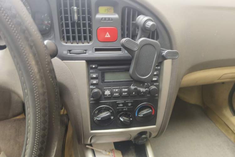 Used Hyundai Elantra 2011 1.6L Manual Comfort Version Audio And AC Panel