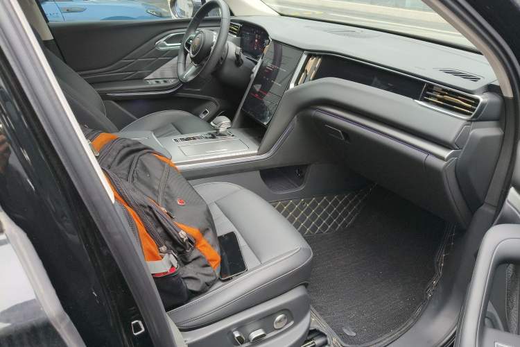 Used Hongqi HS7 PHEV 2024 2.0T PHEV Four-Wheel Drive Flagship Edition 6 Seats Right Front Seat