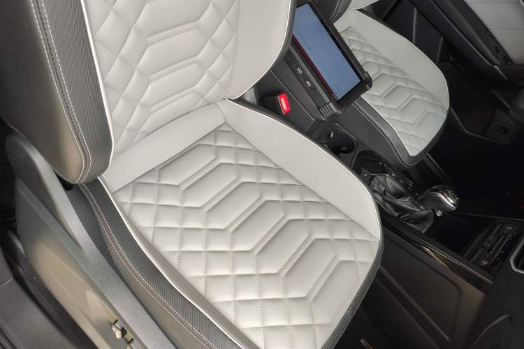 Used Volkswagen Tayron 2023 330TSI Two-Wheel-Drive Luxury Plus Advanced Version Right Front Seat