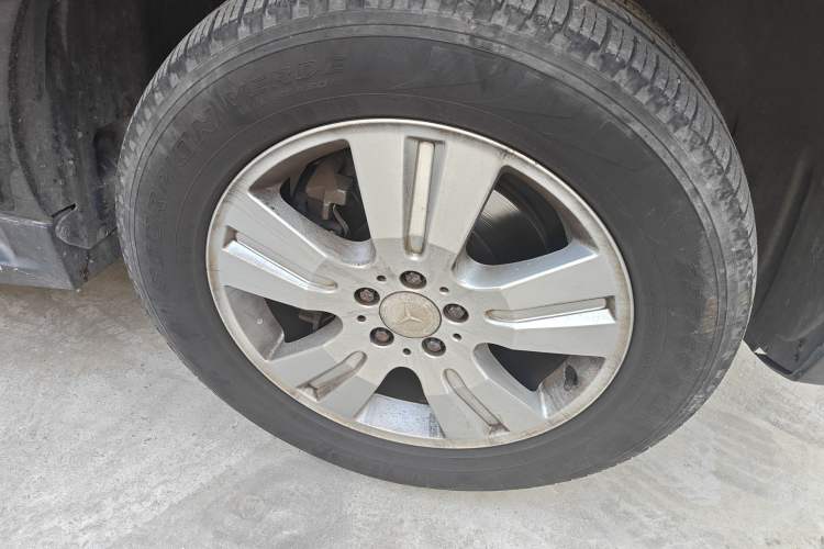 Used Mercedes-Benz M-Class 2010 ML 300 4MATIC Right Front Wheel Hub