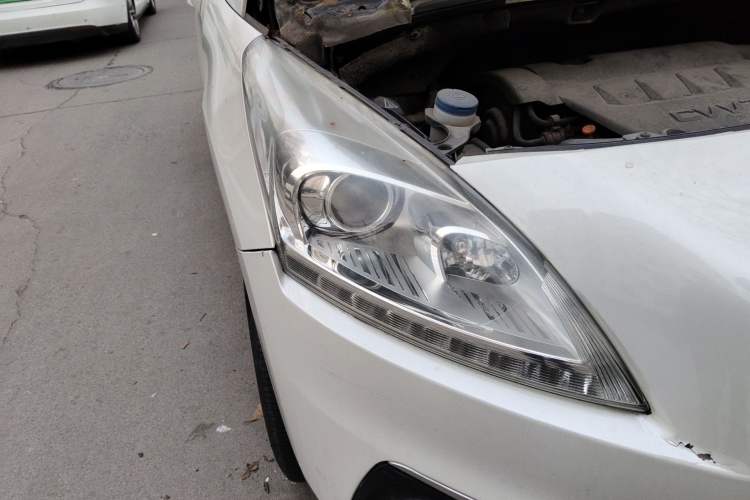 Used Peugeot 3008 2015 2.0L Automatic Trend Edition Right Front Headlight