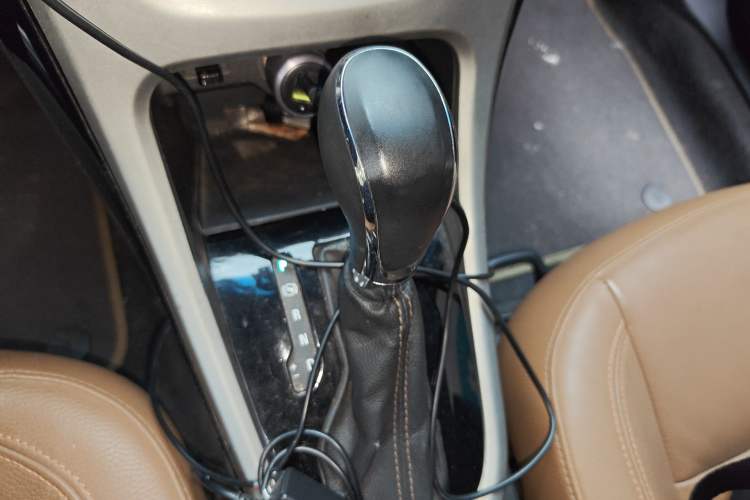 Used Buick GT 2013 GT 1.8L Automatic Fashion Edition Gear Lever