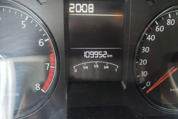 Used Volkswagen Gran Lavida 2013 1.6L Automatic Fashion Model Odometer Close Up