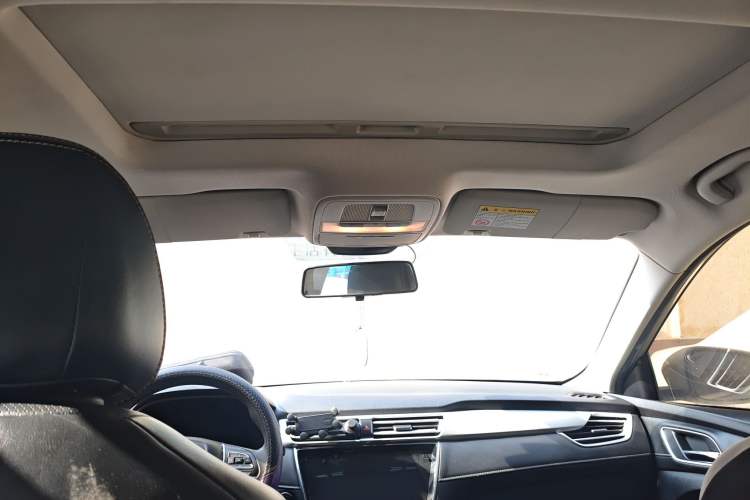 Used Roewe i5 2020 1.5L Automatic 4G Connect Luxury Flagship Edition
