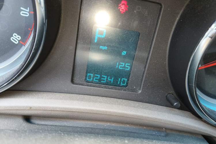 Used Buick GT 2013 GT 1.6L Automatic Fashion Edition Odometer Close Up