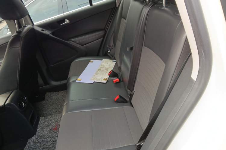 Used Volkswagen Tiguan 2016 280TSI Automatic Two-Wheel-Drive Silk Road Style Edition Left Rear Seat