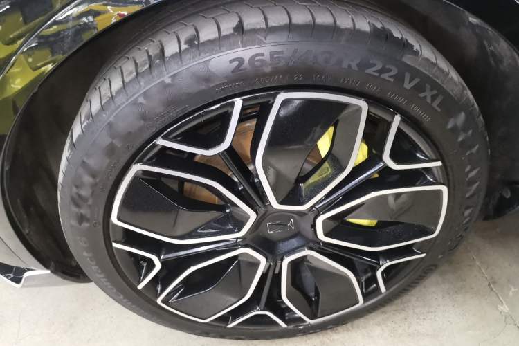 Used Avatr 11 2023 Harmony 90° Luxury Edition Left Front Wheel Hub