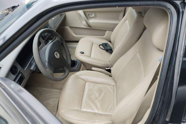 Used Volkswagen Santana Vista 2010 1.6L Manual Sishang Version
