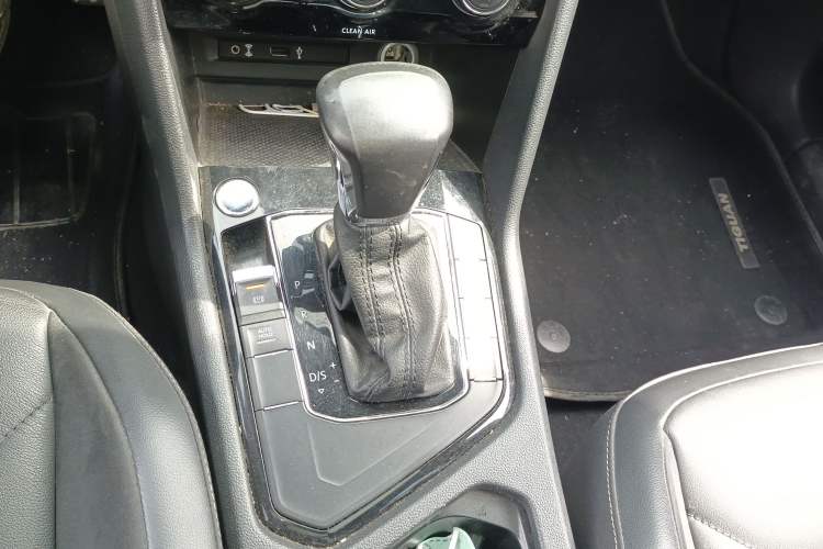 Used Volkswagen Tiguan L 2017 330TSI Automatic Two-Wheel Drive Luxury Edition Gear Lever