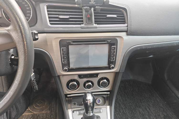 Used Volkswagen Lavida 2013 Restyled Classic 1.6L Automatic Comfort Edition Audio And AC Panel