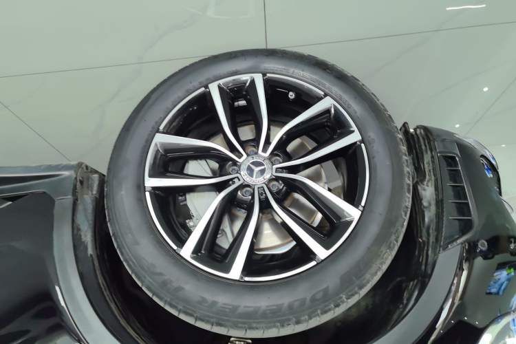 Used Mercedes-Benz GLC 2021 GLC 300 L 4MATIC Dynamic Model Left Front Wheel Hub
